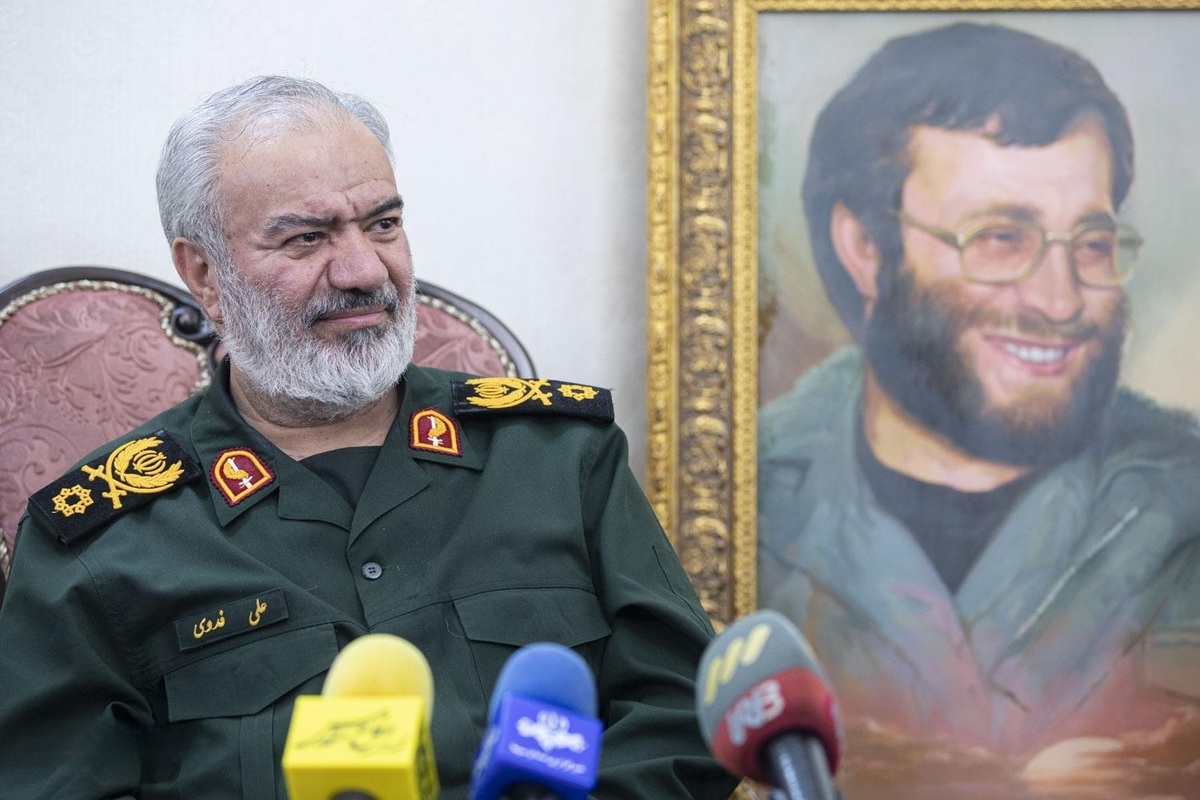 دیدار جانشین فرمانده کل سپاه با خانواده شهید بروجردی